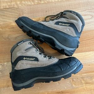 Columbia Cascadian Summit Women’s 10.5 Water Resistant Thermolite Boots